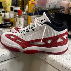 JORDAN 11 RETRO LOW IE 'GYM RED'